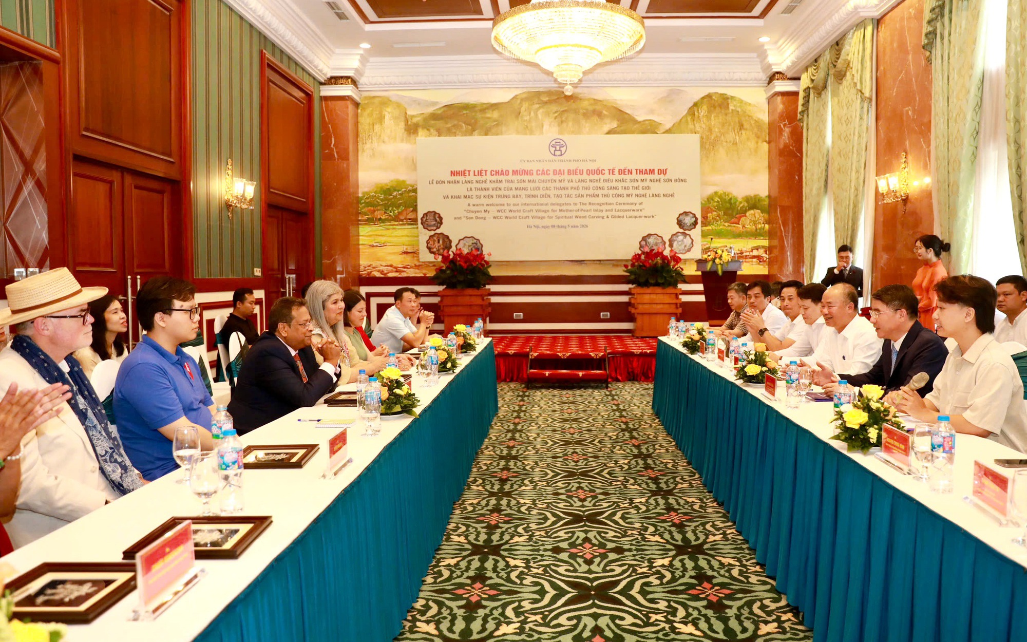 ha-noi-don-doan-dai-bieu-quoc-te-du-le-vinh-danh-hai-lang-nghe-thu-cong-sang-tao-the-gioi