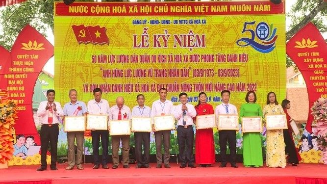 xa-hoa-xa-ha-noi-ky-niem-50-nam-anh-hung-luc-luong-vu-trang-nhan-dan-va-don-nhan-danh-hieu-xa-dat-chuan-nong-thon-moi-nang-cao