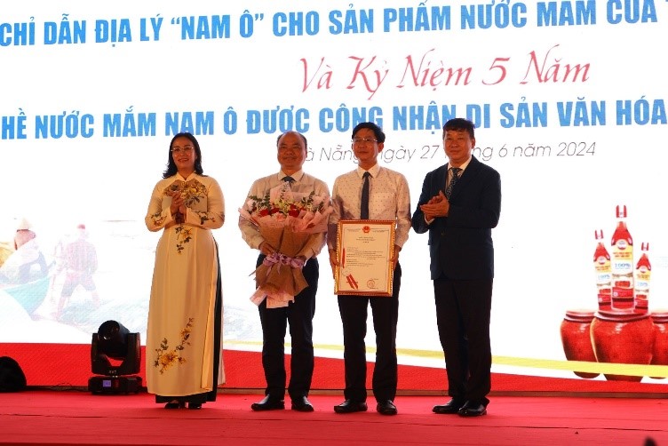 nuoc-mam-nam-o-don-nhan-bang-bao-ho-chi-dan-dia-ly