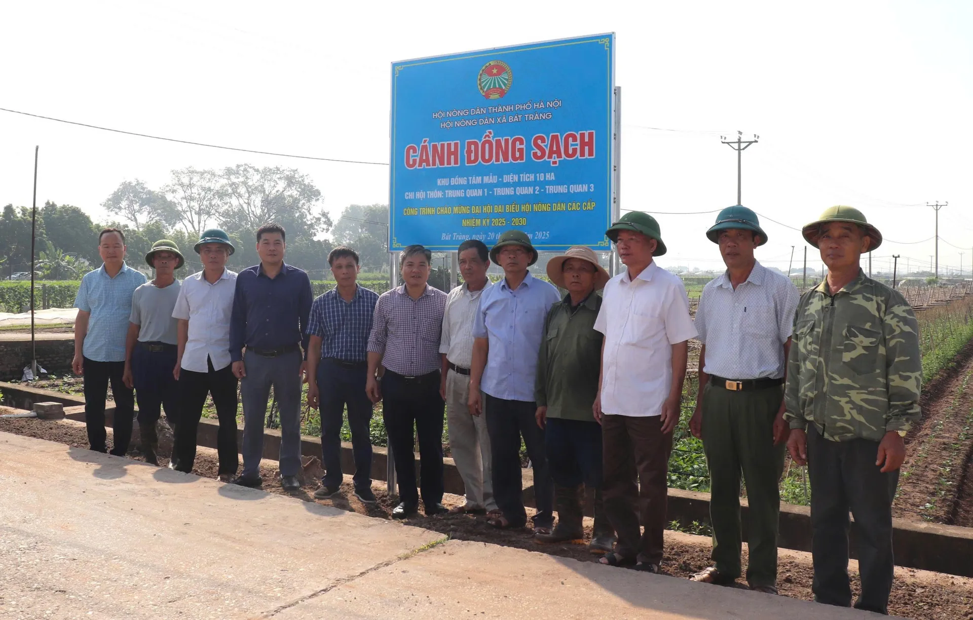 hoi-nong-dan-xa-bat-trang-gan-bien-cong-trinh-canh-dong-sach