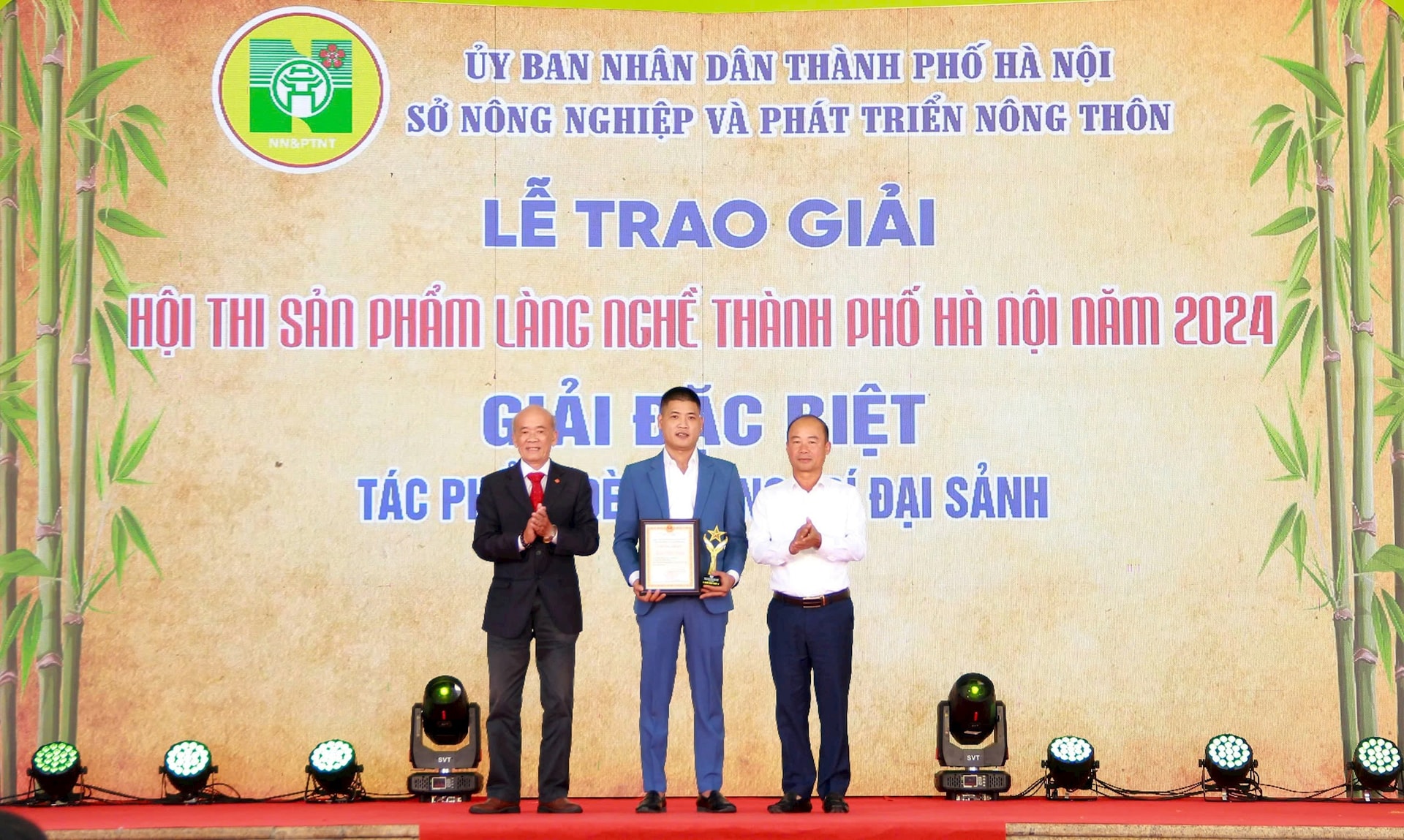 den-trang-tri-dai-sanh-gianh-giai-dac-biet-hoi-thi-san-pham-lang-nghe-ha-noi