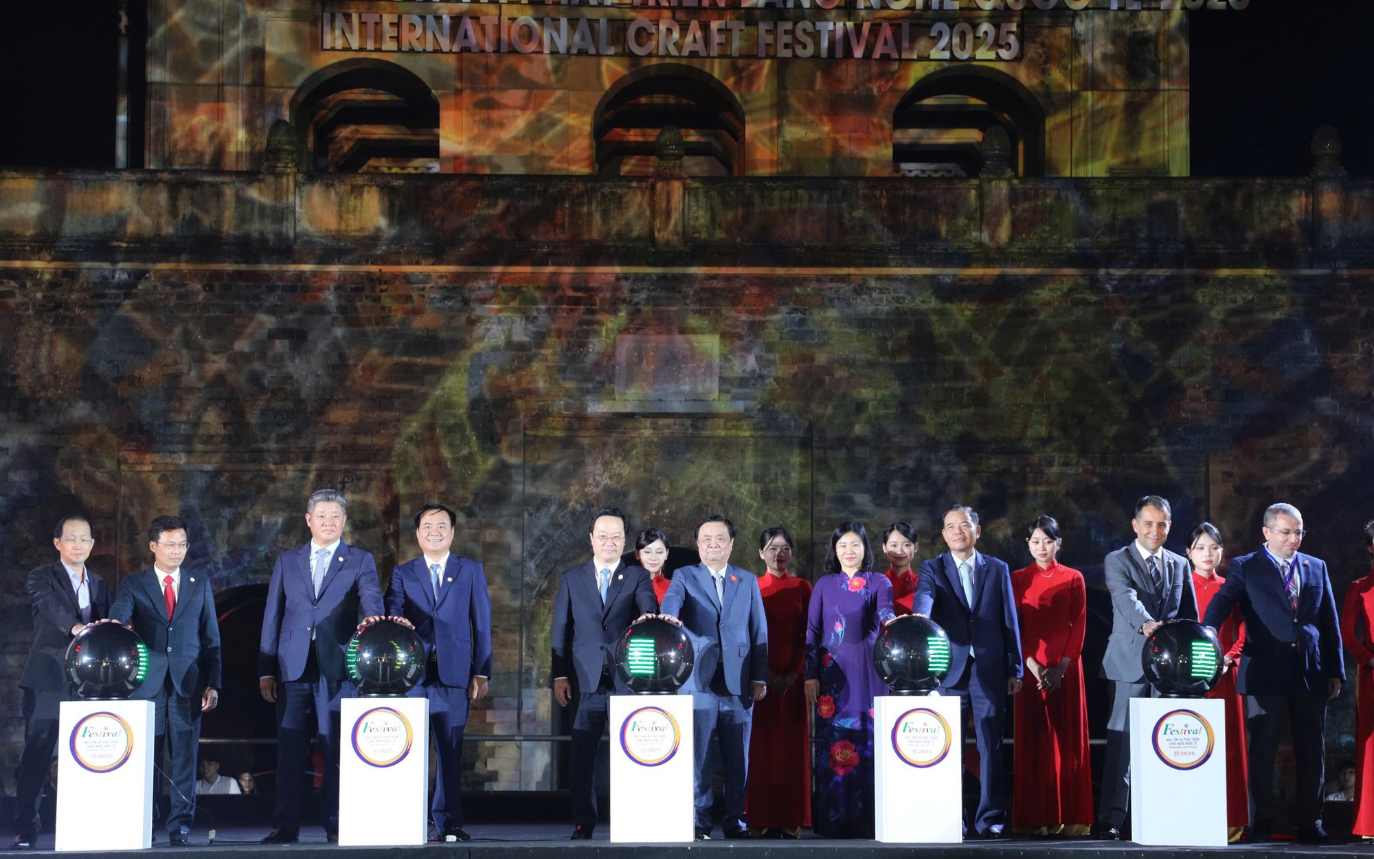 khai-mac-festival-bao-ton-va-phat-trien-lang-nghe-quoc-te-2025