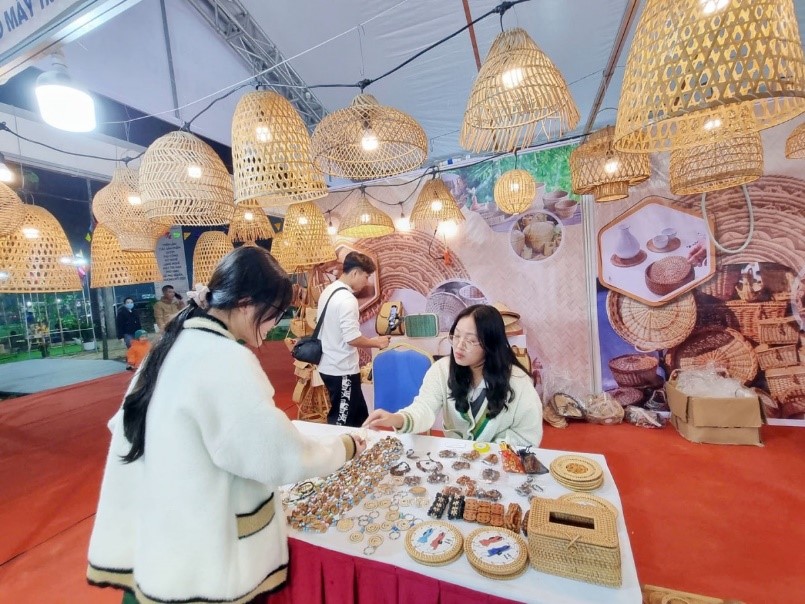 thuc-day-doanh-nghiep-lang-nghe-chuyen-doi-xanh