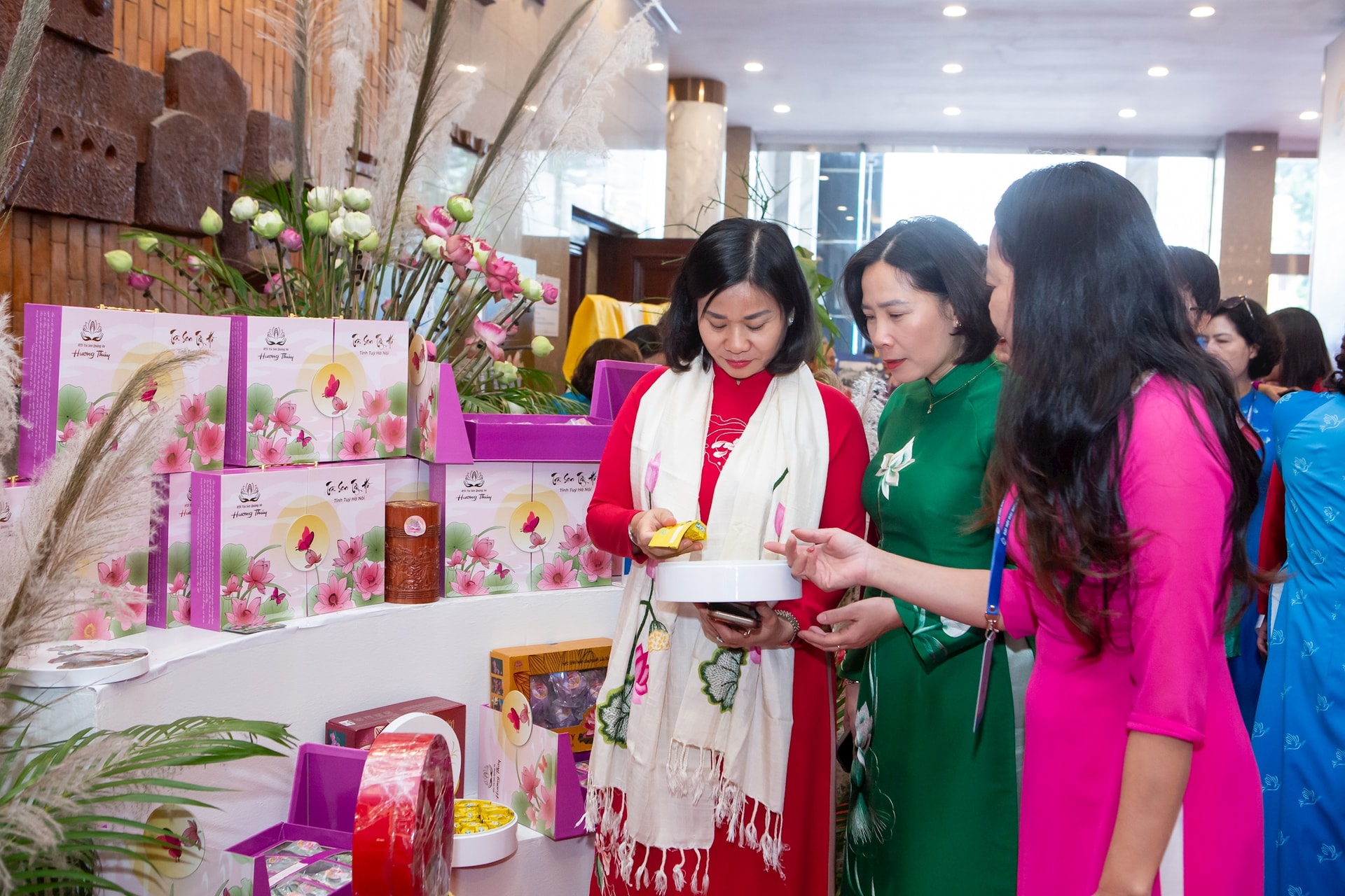 nang-cao-quyen-nang-cua-phu-nu-trong-giam-ngheo-nu-nghe-nhan-va-khat-vong-vuon-tam-tra-sen-quang-an