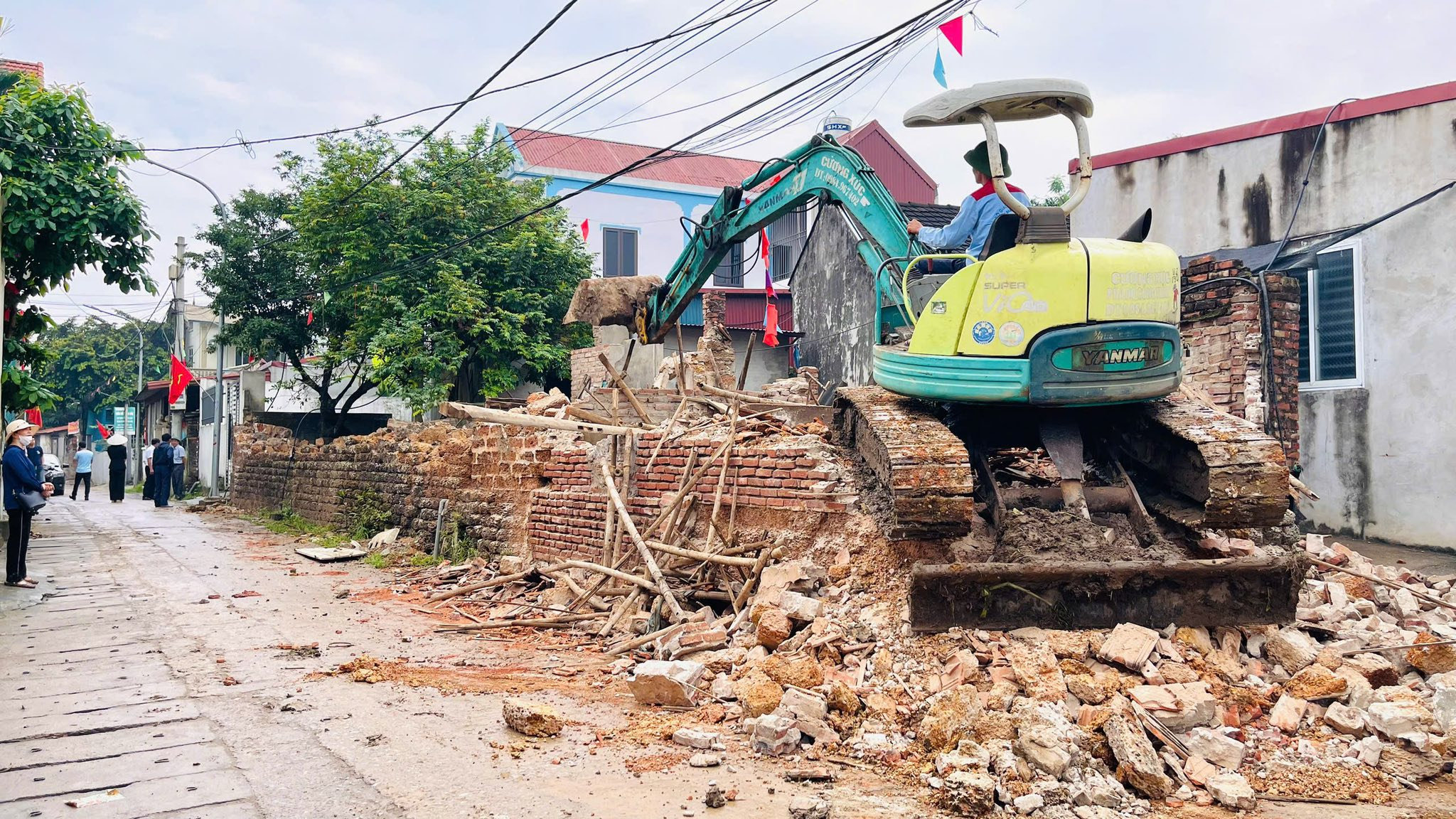 xa-phuc-tho-lan-toa-phong-trao-hien-dat-mo-duong