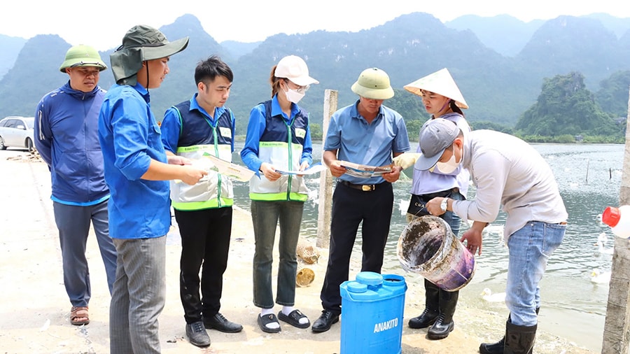 dong-hanh-voi-nong-dan-chuyen-doi-san-xuat-ben-vung