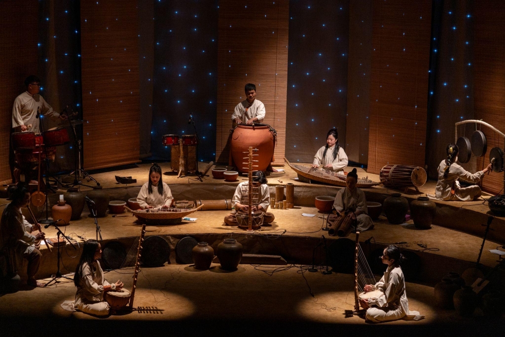 khi-gom-truyen-thong-ke-cau-chuyen-am-nhac-duong-dai