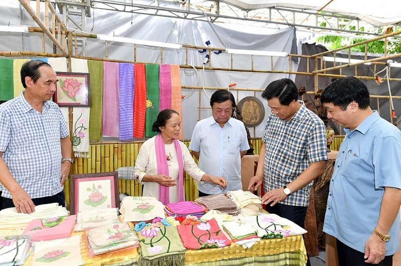 ca-nuoc-co-15590-san-pham-ocop-dat-3-sao-tro-len-mung-nhung-chua-vui