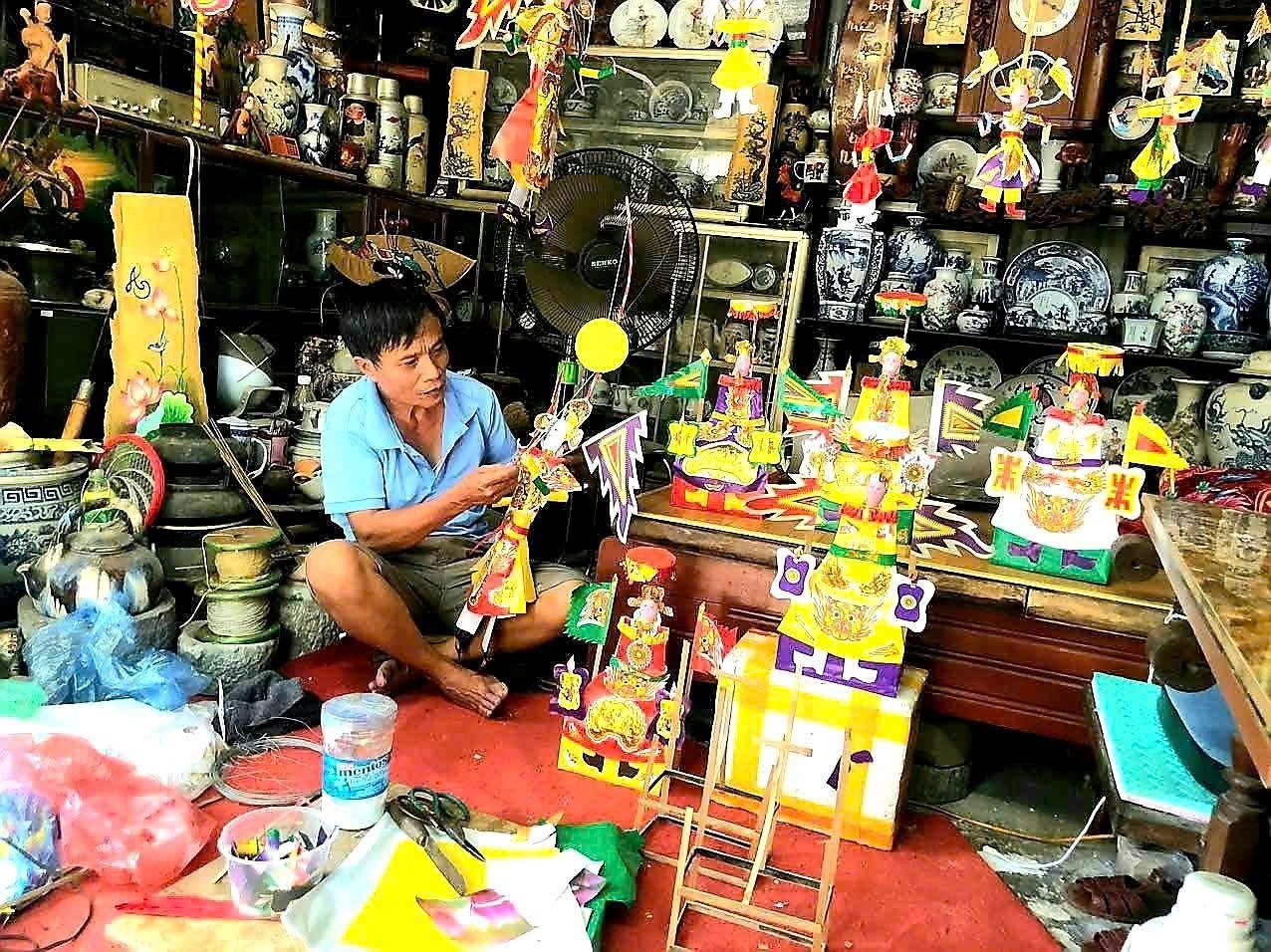 nghe-nhan-nguyen-van-ty-nang-long-voi-cac-mon-do-choi-cho-tre-nho