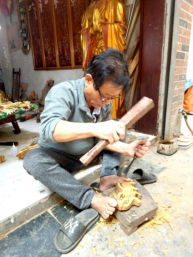 nghe-nhan-do-phi-thuong-voi-doi-ban-tay-vang