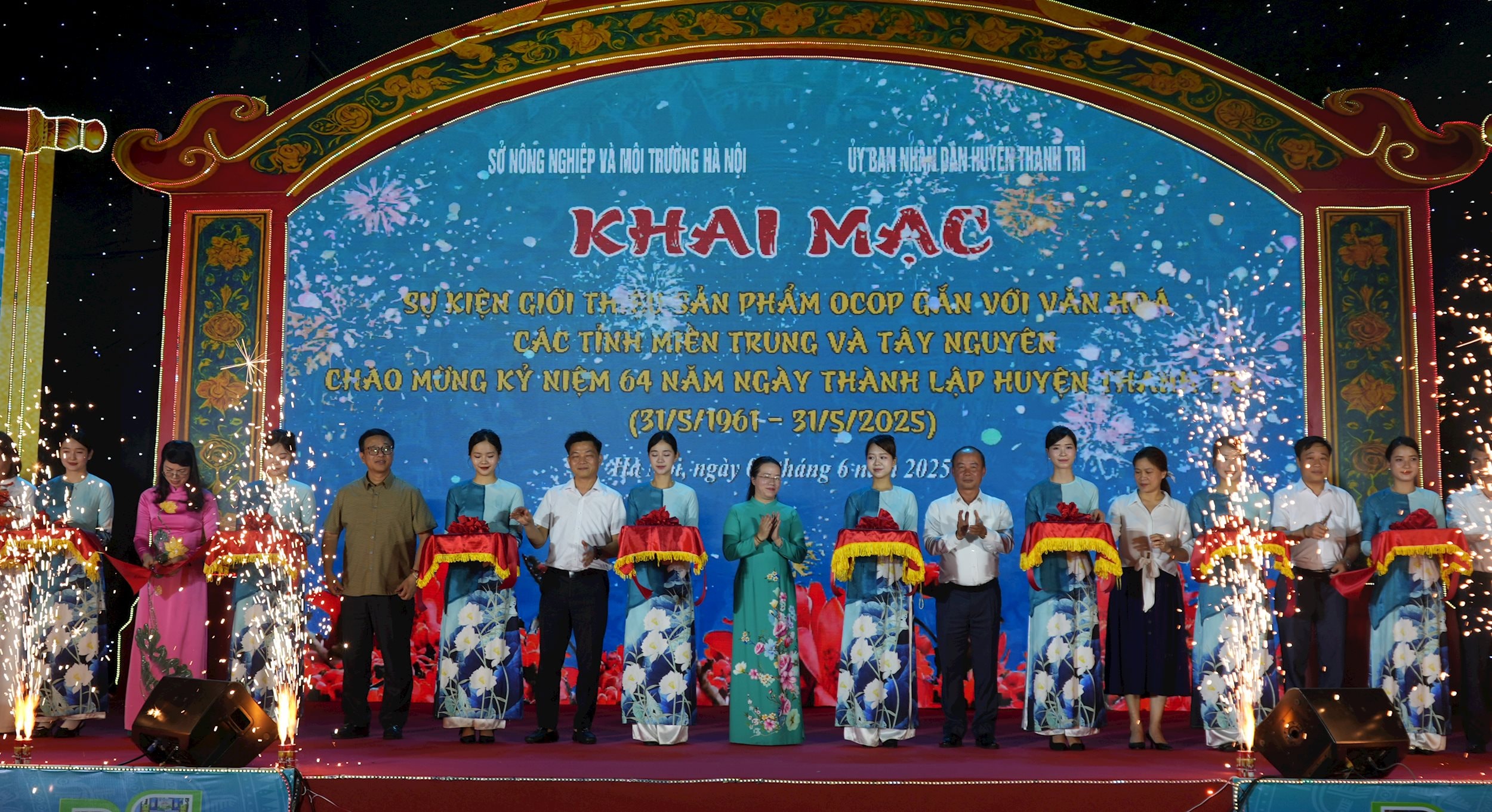 thoa-suc-mua-sam-uu-dai-hang-ngan-dac-san-cac-mien-tai-huyen-thanh-tri